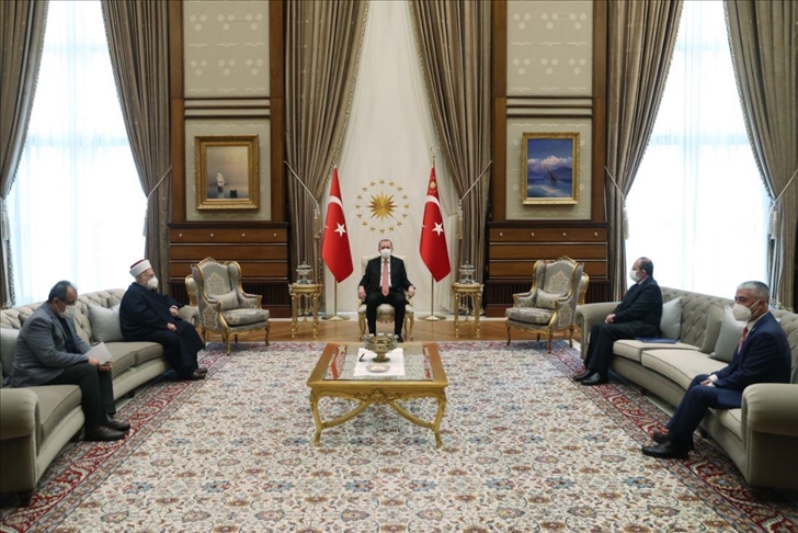 أنقرة.. الرئيس أردوغان يستقبل الشيخ عكرمة صبري