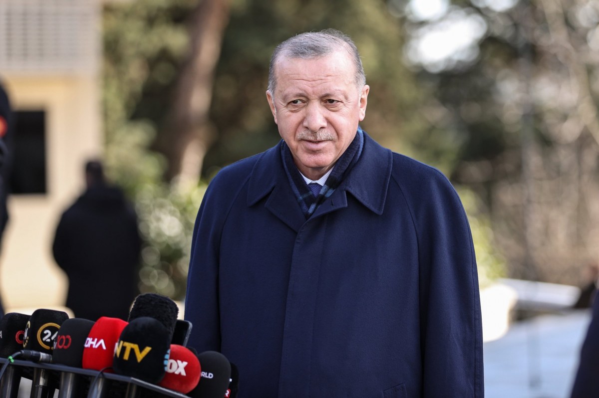 أردوغان: سنناقش مع أعضاء الحكومة إعادة استقبال المطاعم للزبائن