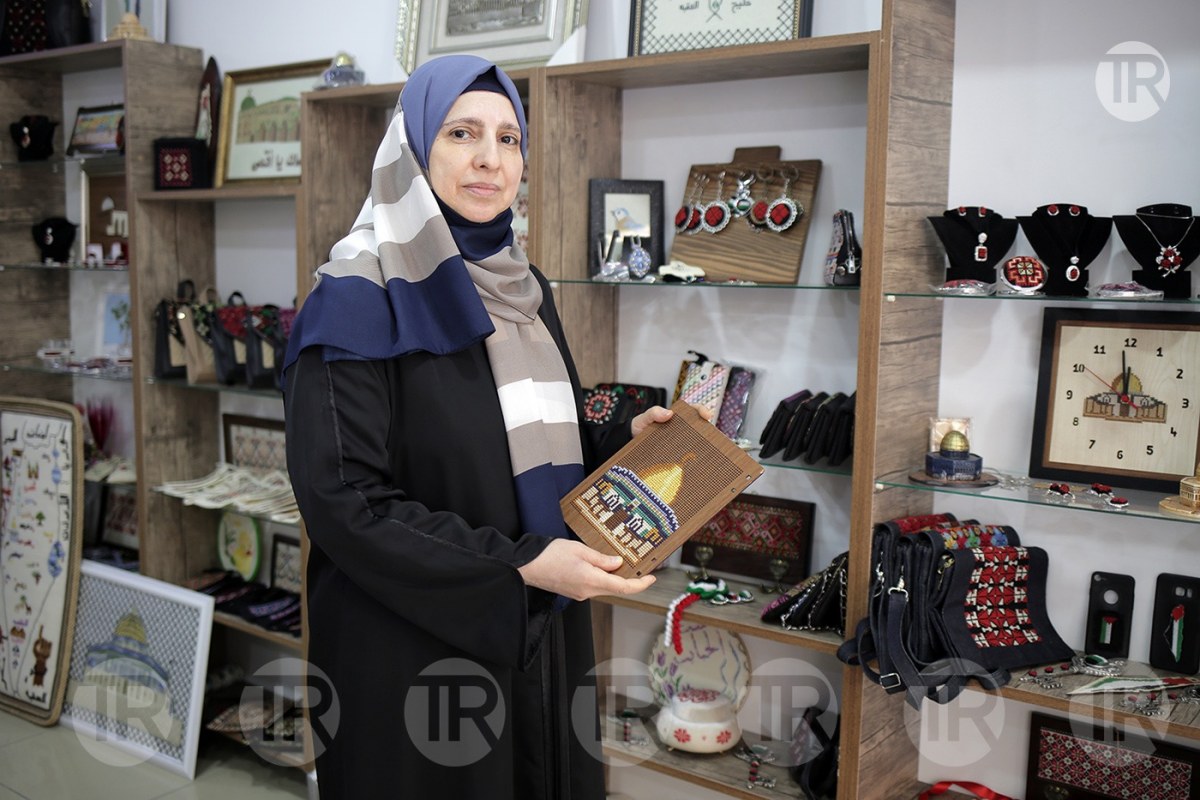 في تركيا.. التراث الفلسطيني يتألق بأيادي سيدة سورية (بالصور)