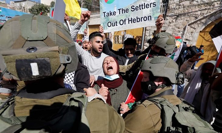 الخارجية الفلسطينية: حرمان أهالي الضفة من الوصول للأقصى ومنع الأذان في الإبراهيمي حرب دينية