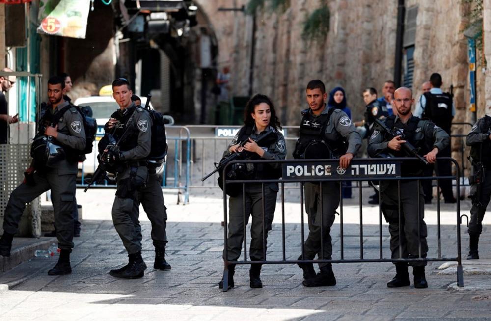 لتهويد القدس..مساعٍ إسرائيلية لعزل 140 ألف مقدسي وسحب هوياتهم