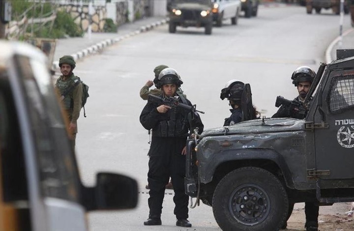 الاحتلال يشن حملة اعتقالات بالضفة طالت أسرى محررين وطلبة