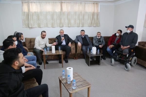 هنية يزور جرحى قطاع غزة في المشافي التركية