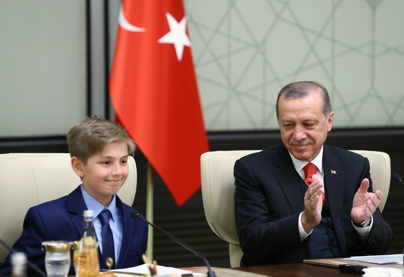 أردوغان يهنئ أطفال تركيا والعالم بـ"عيد الطفولة والسيادة الوطنية"