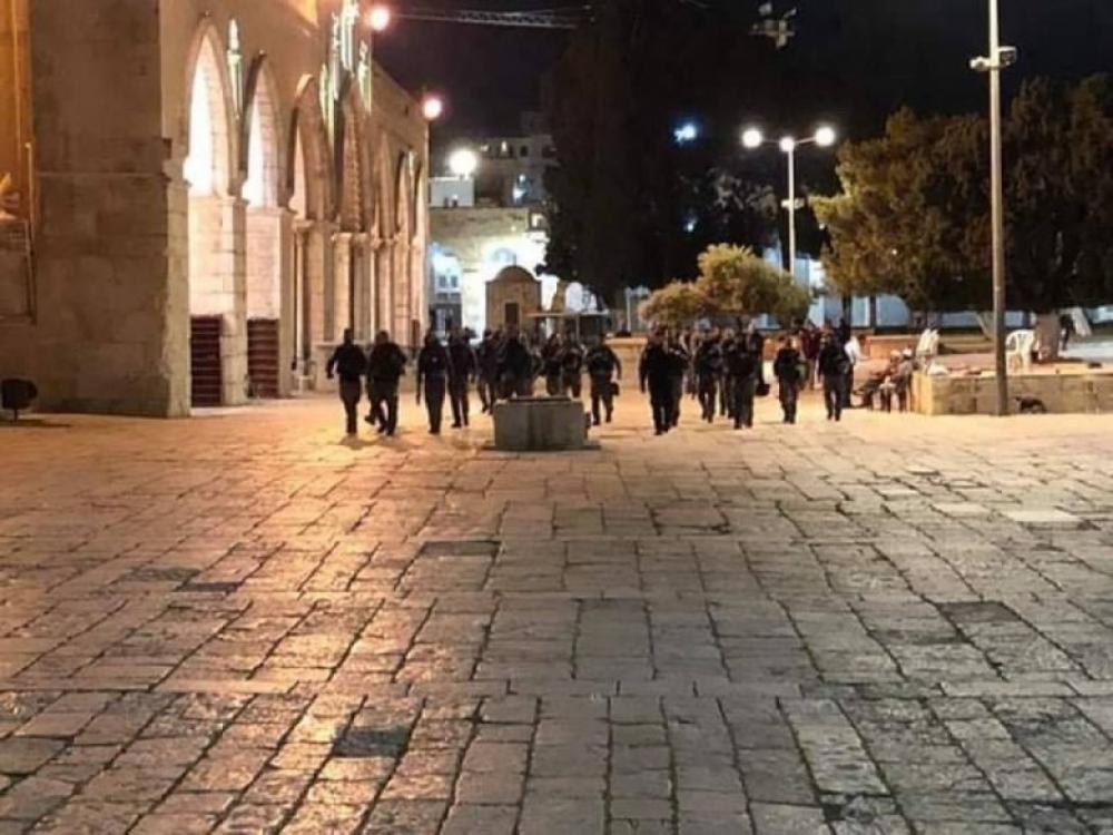 الاحتلال يمنع المصلين من الاعتكاف بالمصلى القبلي ويعتقل بعضهم