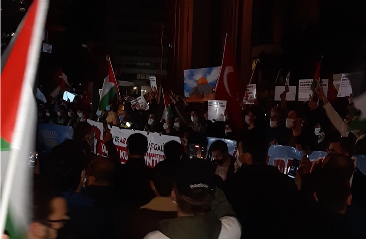 وقفة احتجاجية أمام قنصلية الاحتلال في إسطنبول (شاهد)