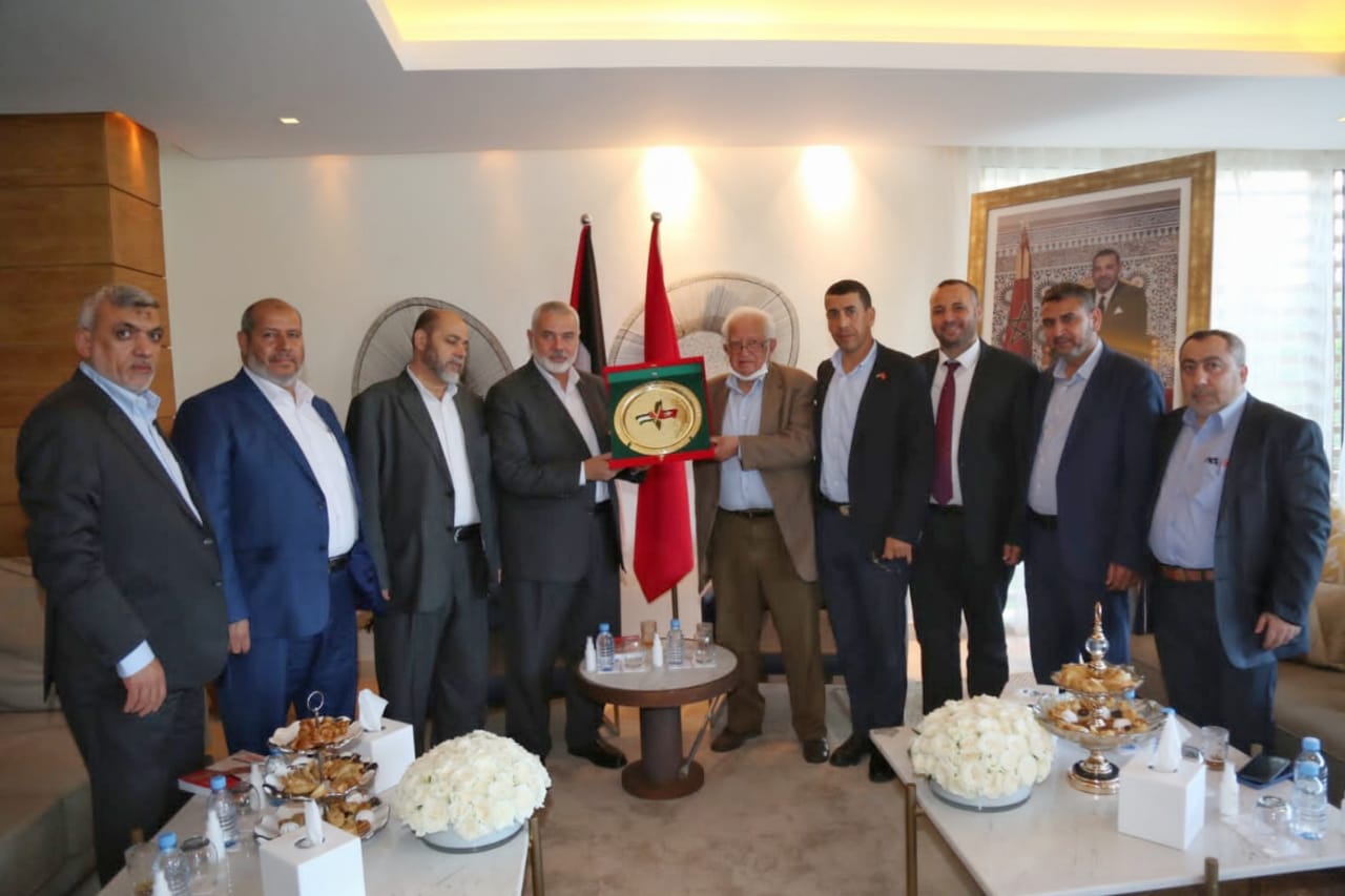 عدد من الفعاليات المغربية الداعمة لفلسطين تزور هنية في مقر اقامته بالرباط