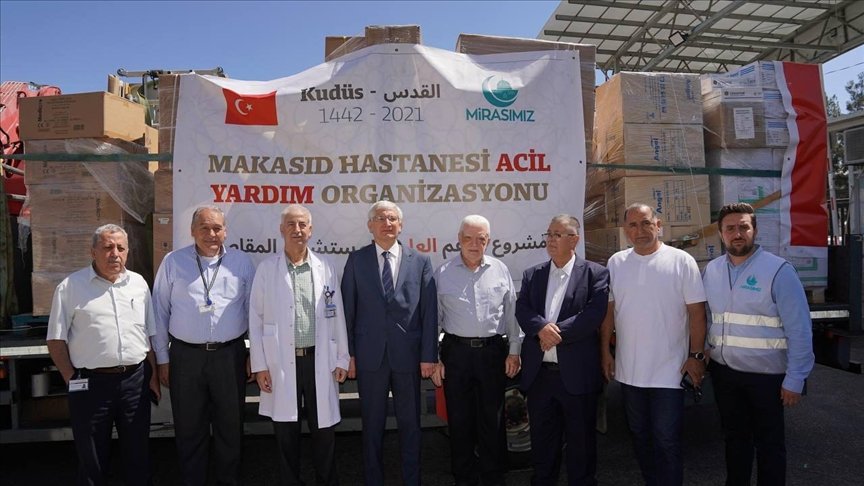 القدس.. جمعية تركية تقدم مساعدات طبية لـ “المقاصد”