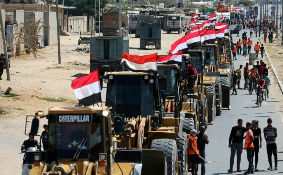 مواد البناء التي تدخل غزة عبر مصر تقلق دولة الاحتلال.. طالبت القاهرة بوقفها فوراً لـ “أسباب أمنية”