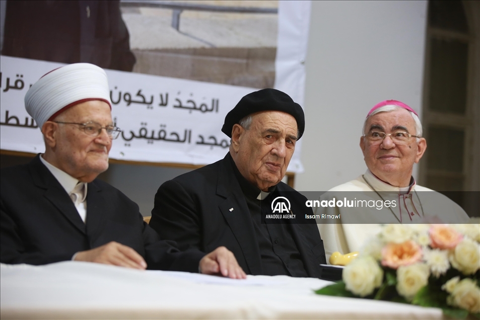بحضور وتكريم تركي.. الأب الفلسطيني "مانويل مسلّم" يوقع كتابيه