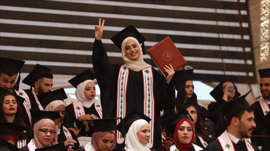 لحماية منزلها بـ"الشيخ جراح".. منى الكرد "تستعجل" في حفل تخرجها