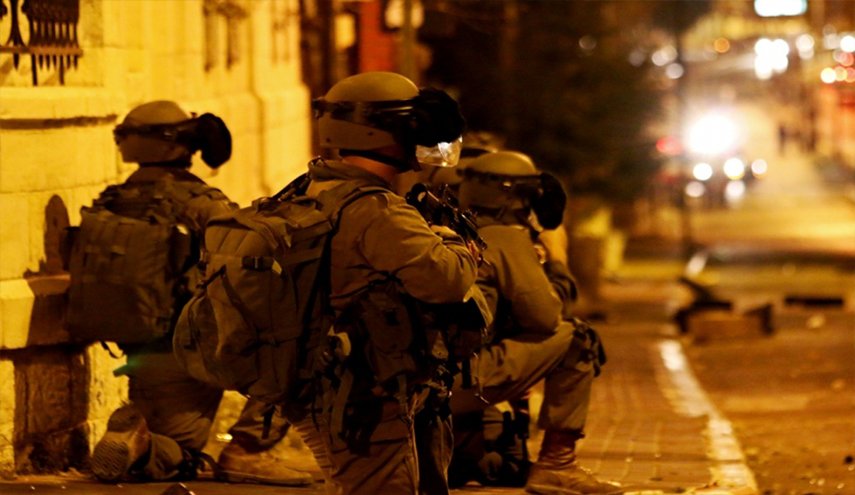 إصابة فلسطيني واعتقال آخرين في اعتداءات للاحتلال بالضفة