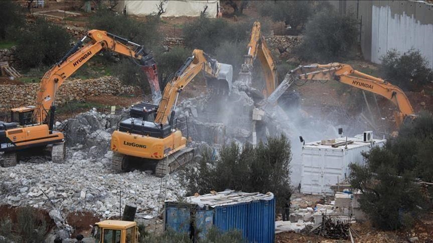 رام الله.. الاحتلال الإسرائيلي يهدم منشآت 11 أسرة فلسطينية