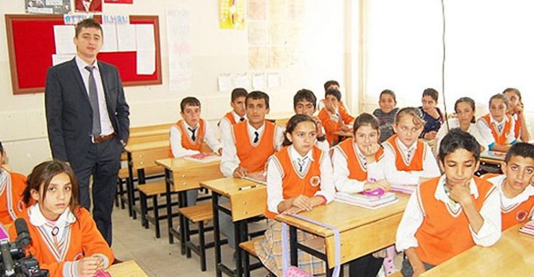 تركيا تتجه إلى فرض اختبار كورونا منتظم على آباء التلاميذ غير الملقحين
