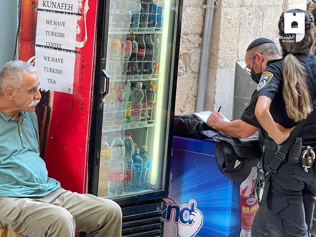 مقدسي يتلقى غرامة لرفعه صورة الرئيس التركي في محله التجاري