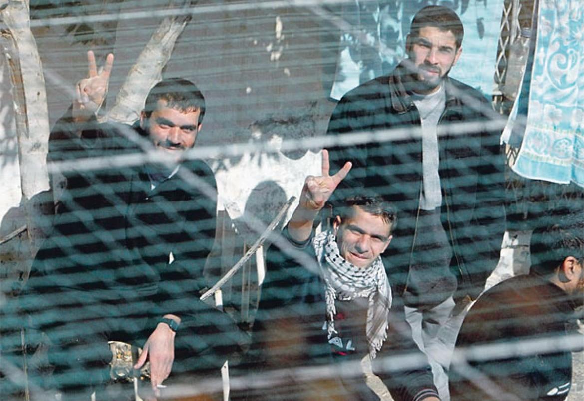 حكم جديد يرفع عدد الأسرى الفلسطينيين المحكومين بالمؤبد إلى 119