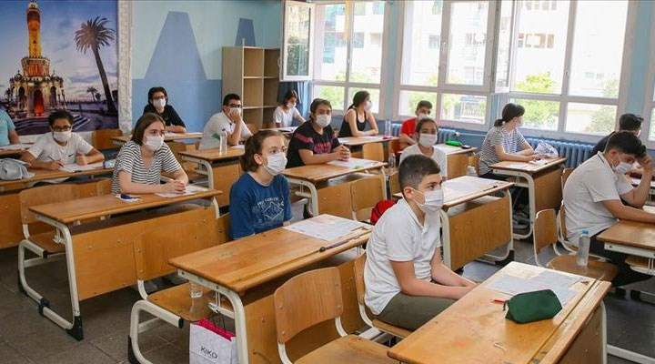 بكثير من الإجراءات الوقائية والأمل العام الدراسي الجديد في تركيا يبدأ