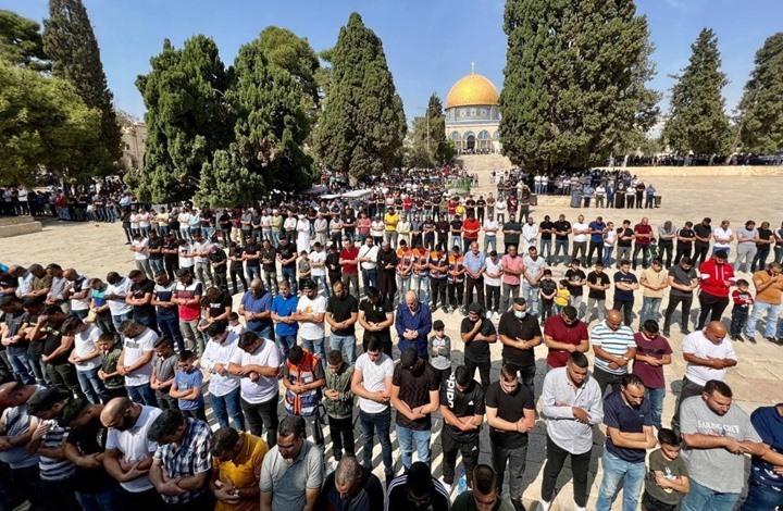 آلاف يستجيبون لدعوات الحشد بالأقصى.. (شاهد)