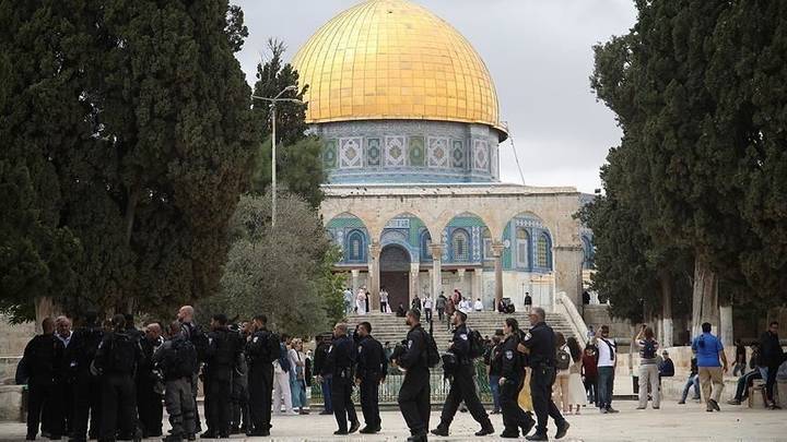 “التعاون الإسلامي” تدين اعتداء الاحتلال على مقبرة بالقدس