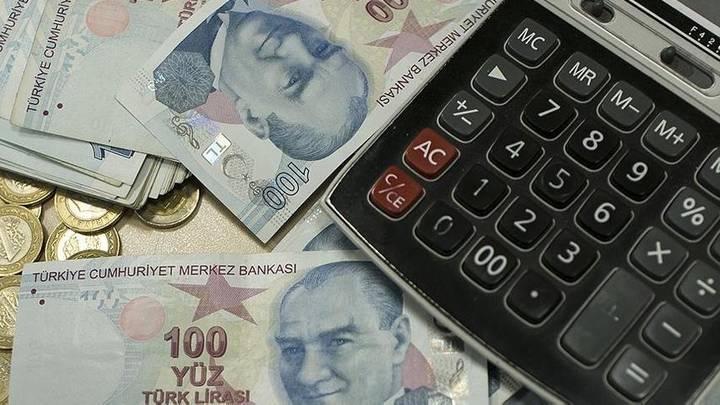 الليرة التركية تنتعش بعد مستويات متدنية قياسية