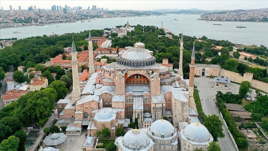 آيا صوفيا يستقبل 3.5 ملايين زائر منذ إعادة افتتاحه للعبادة صيف 2020