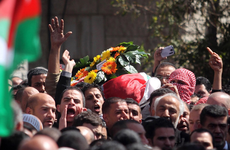 مسيرة بالقدس تضامنا مع 3 شهداء.. وتشييع بغزة (شاهد)
