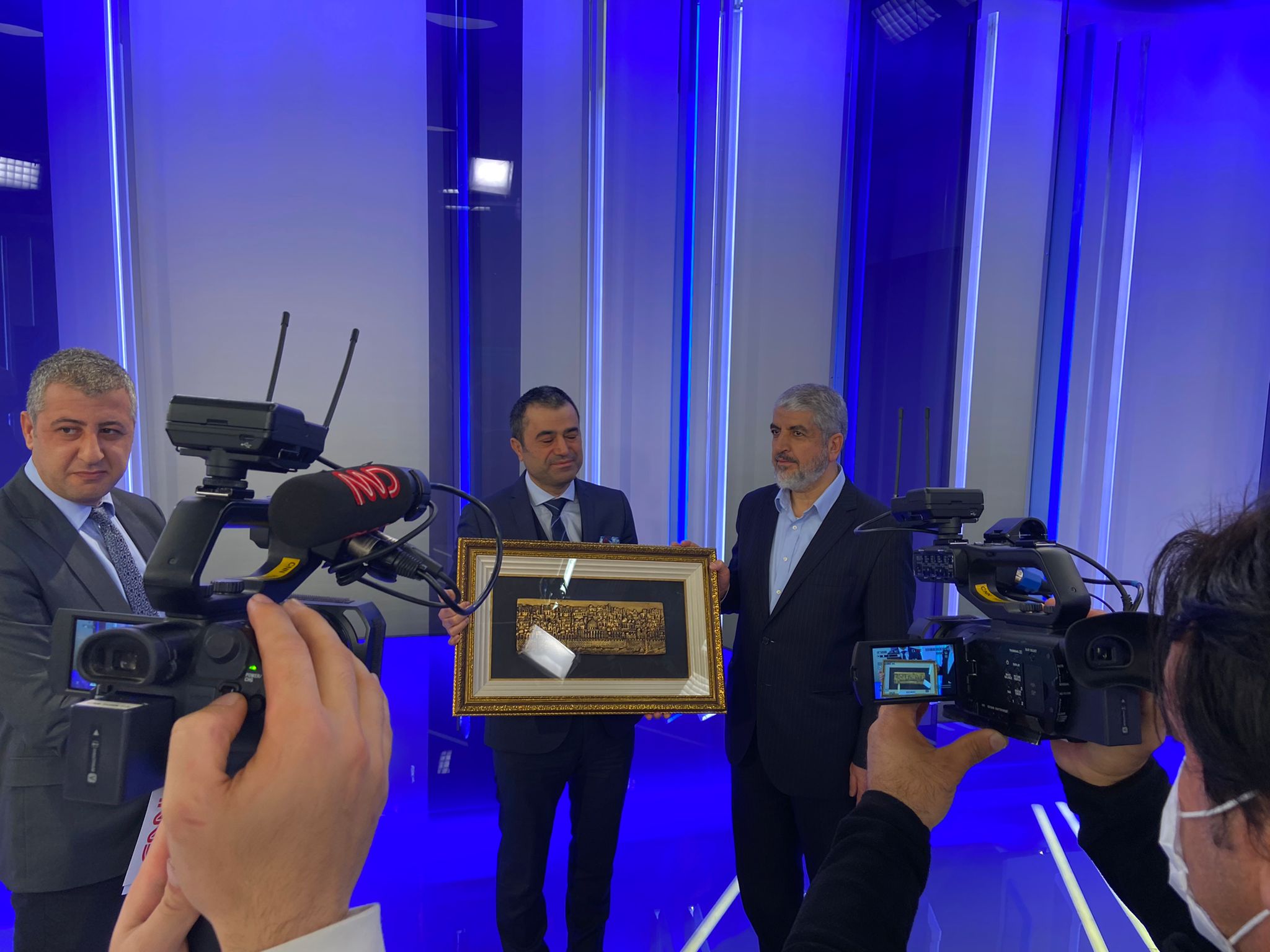 بتنظيم من فيميد.. خالد مشعل يزور CNN TÜRK ويلتقي مسؤوليها