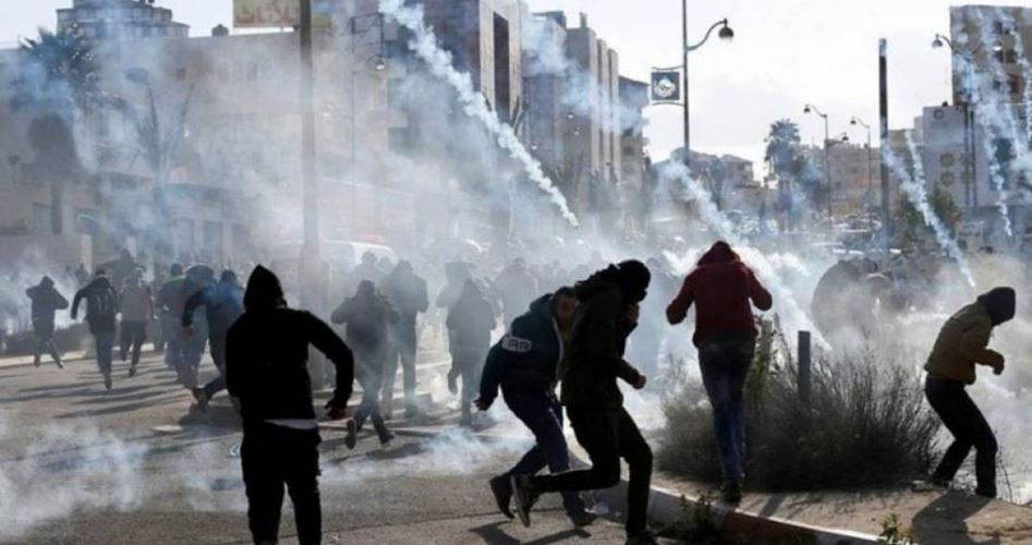 إصابات خلال مواجهات مع الاحتلال في نابلس .. ومداهمات بـ"جنين"
