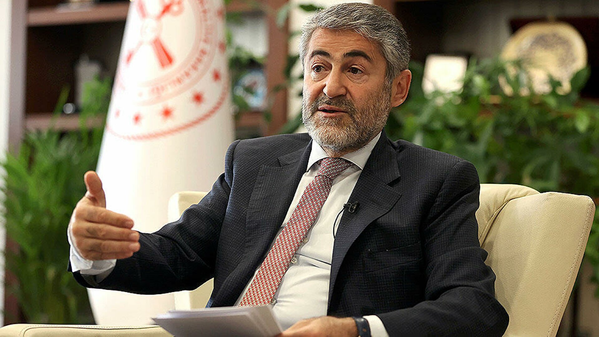 في ظل انخفاض الليرة والفائدة .. وزير المالية التركي يكشف معالم نموذج اقتصادي جديد