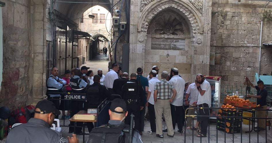 الأقصى ينتهك مجددا .. وعائلة مقدسية تجبر على هدم منازلها في سلوان