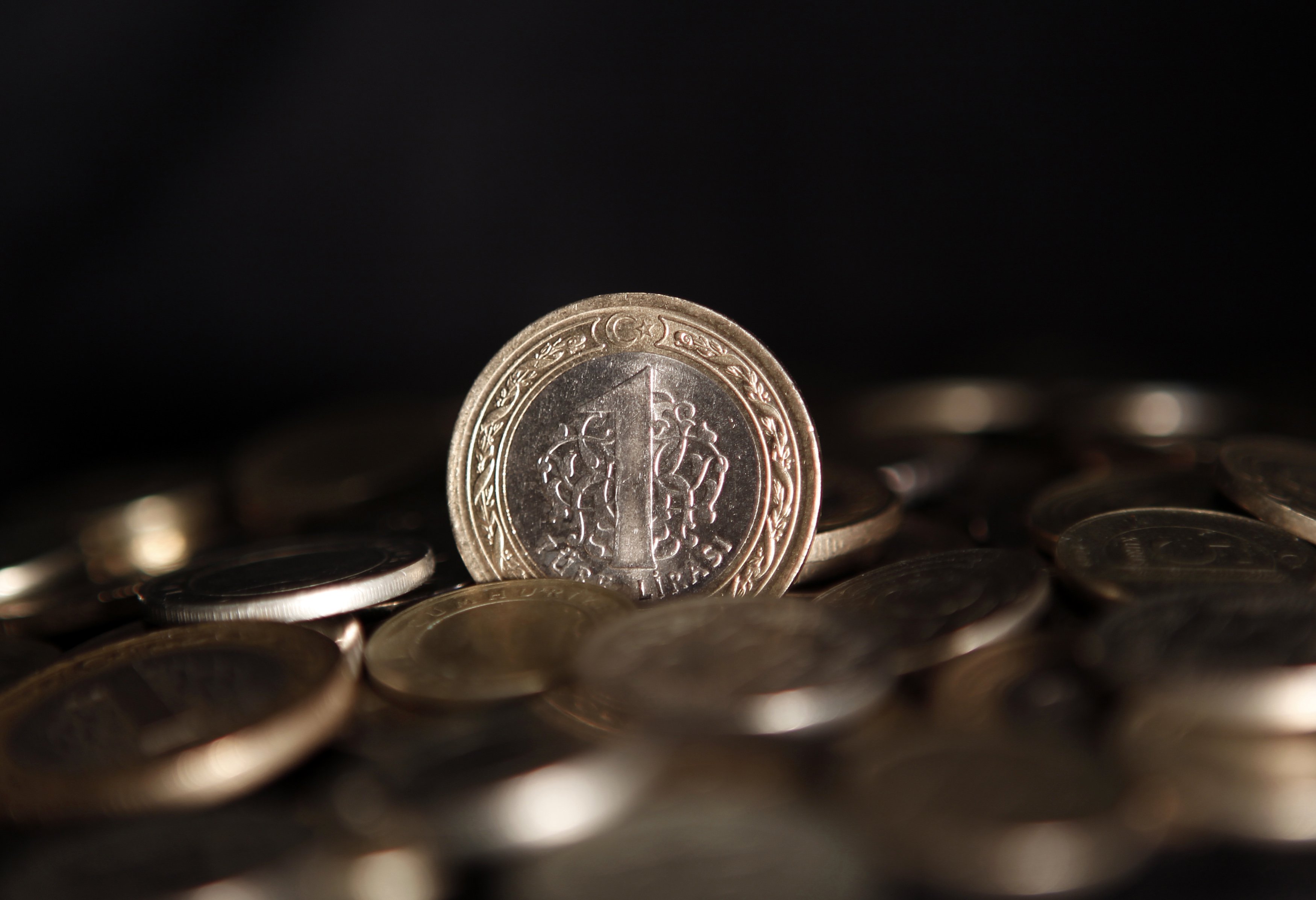 اقتصادي تركي يتوقّع استقرار سعر صرف الليرة قريباً متأثراً بعوامل عدة