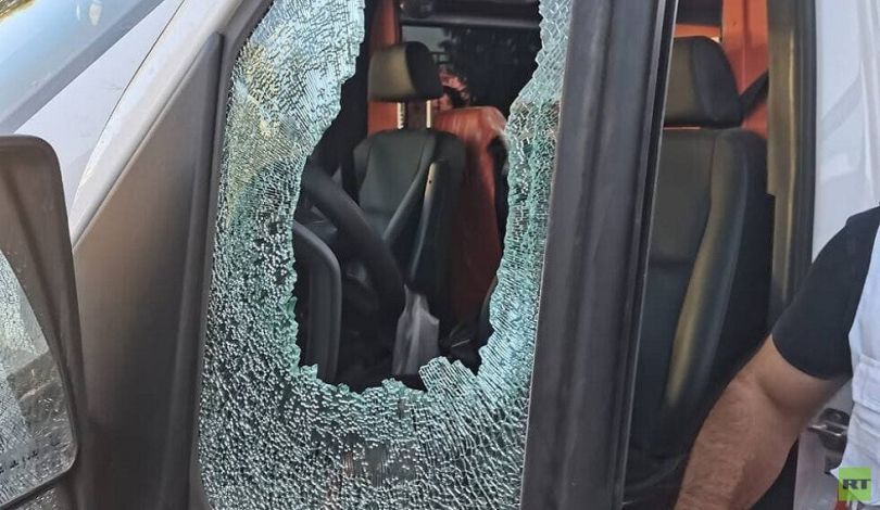 الاحتلال يصيب طفلا وصحفيا بالرصاص المغلف بالمطاط ويستهدف سيارة إسعاف بالضفة