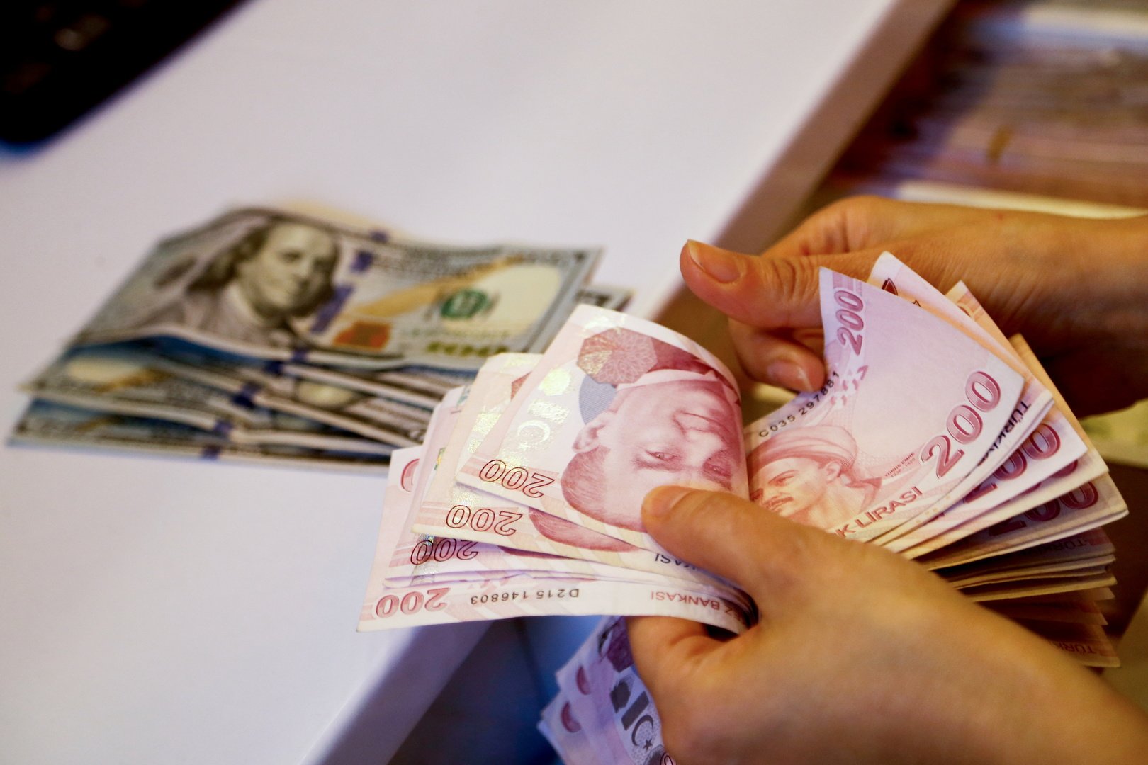إيداعات الليرة وصندوق الاستثمار تتجاوز 203 مليارات