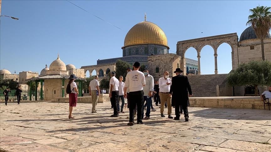 الاحتلال يشن حملة اعتقالات بالضفة.. واقتحام للأقصى