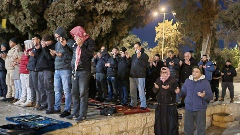 تلبية لنداء الفجر العظيم .. الأقصى والإبراهيمي يعجان بالمصلين