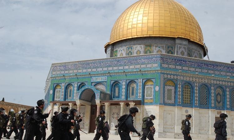 مرابطون يتصدون لمحاولة اقتحام لـ"الأقصى" .. وأعضاء من "الكنيست" يقومون بجولة في الإبراهيمي