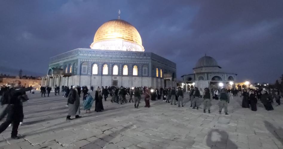 مستوطنون يقتحمون "الأقصى" .. ونائب في التشريعي يدعو لأوسع مشاركة  في حملة الفجر العظيم