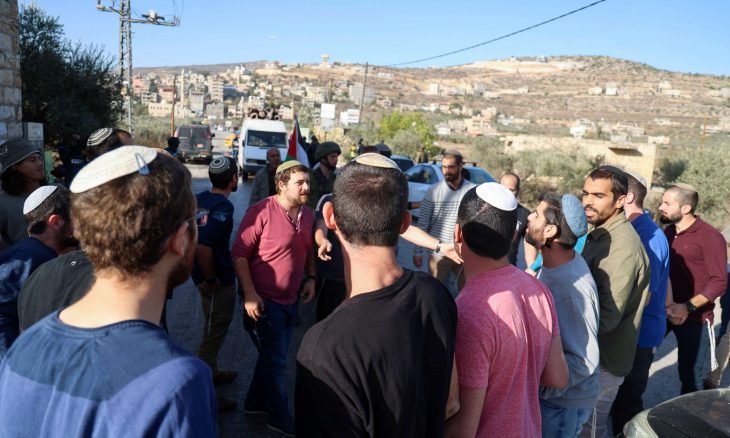 حملة اعتقالات بالضفة والقدس .. ومستوطنون يعتدون على مقامات في سلفيت