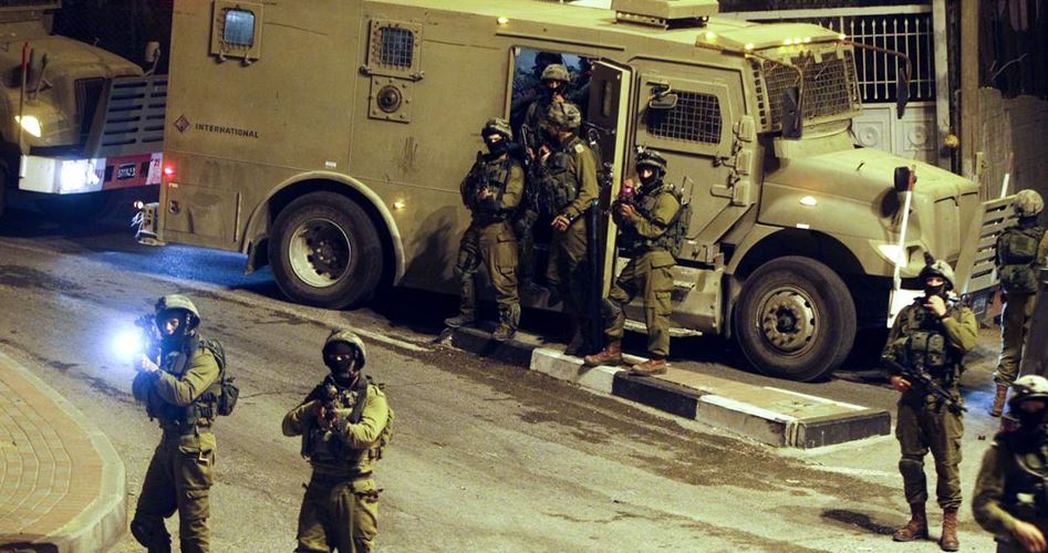 حملة اعتقالات بالضفة وإصابتان بالرصاص الحي في نابلس