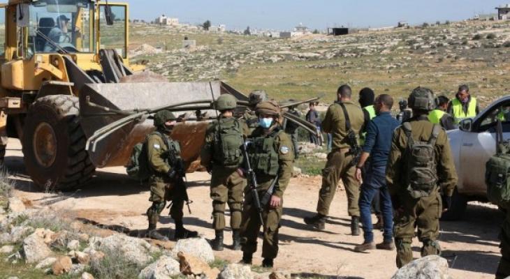 مخطط استيطاني جديد بالنقب .. وسلب جرار زراعي من عائلة فلسطينية في الأغوار