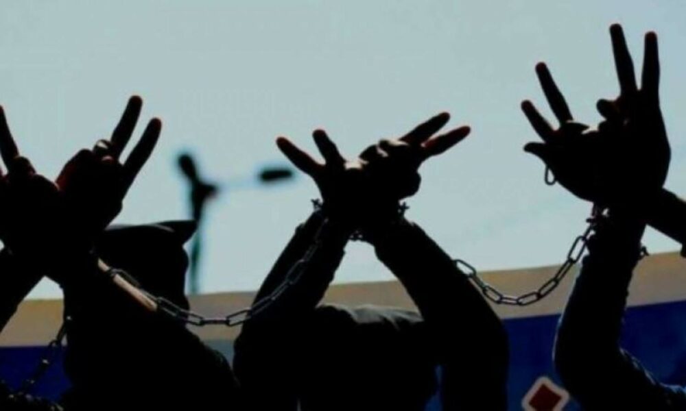 الحركة الأسيرة تعد لإضراب واسع في السجون كافة ودعوات للإسناد