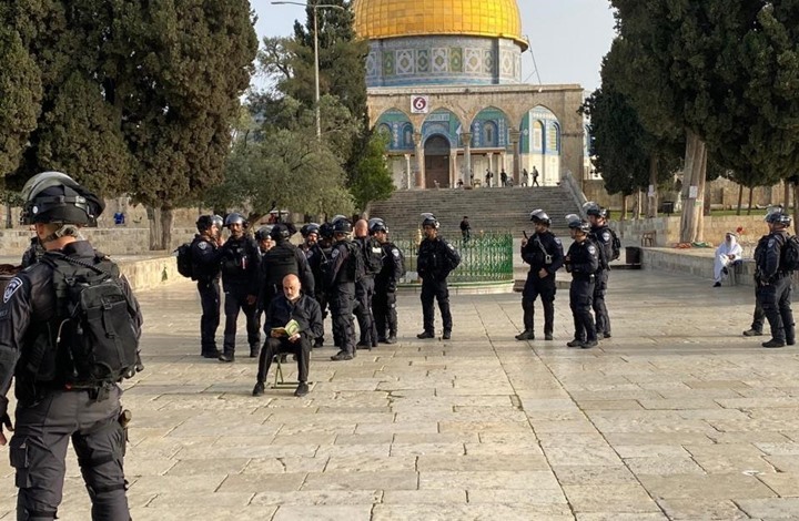 القدس.. معركة بطولية بساحات المسجد الأقصى تنتهي بانسحاب الاحتلال