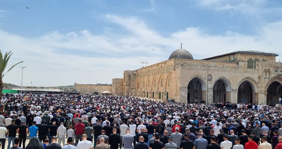 رغم القيود والاعتداءات الإسرائيلية .. أكثر من 150 ألفا يؤدون صلاة الجمعة في المسجد الأقصى