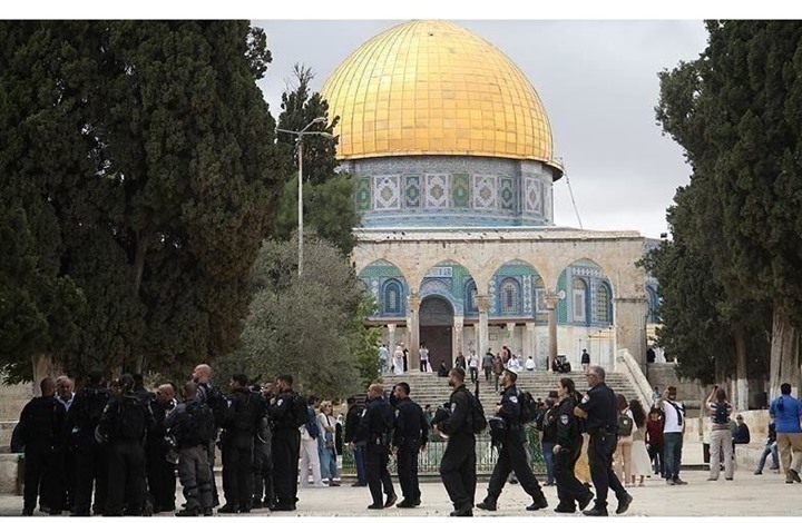 عقب اقتحام قوات الاحتلال المسجد الأقصى… المقاومة تهدد لن نقف مكتوفي الأيدي والسلطة ما جرى هو إعلان حرب