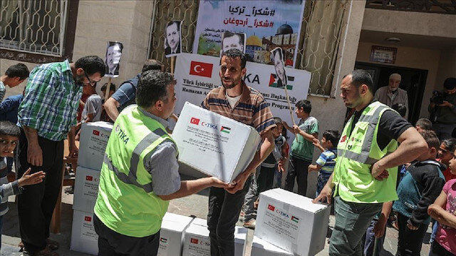 "تيكا" توزع مساعدات غذائية في غزة