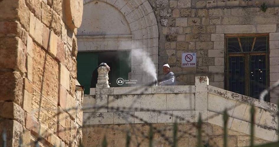 الاحتلال يقص أجزاءً من درج الإبراهيمي .. وحماس ترد: الهدم جريمة تهويدية