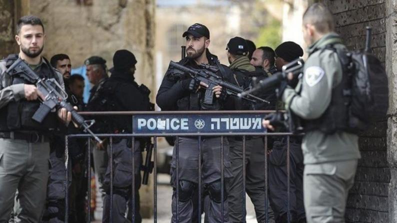 الاحتلال يبعد مرابطتين عن المسجد الأقصى ويستدعي أخرى للتحقيق