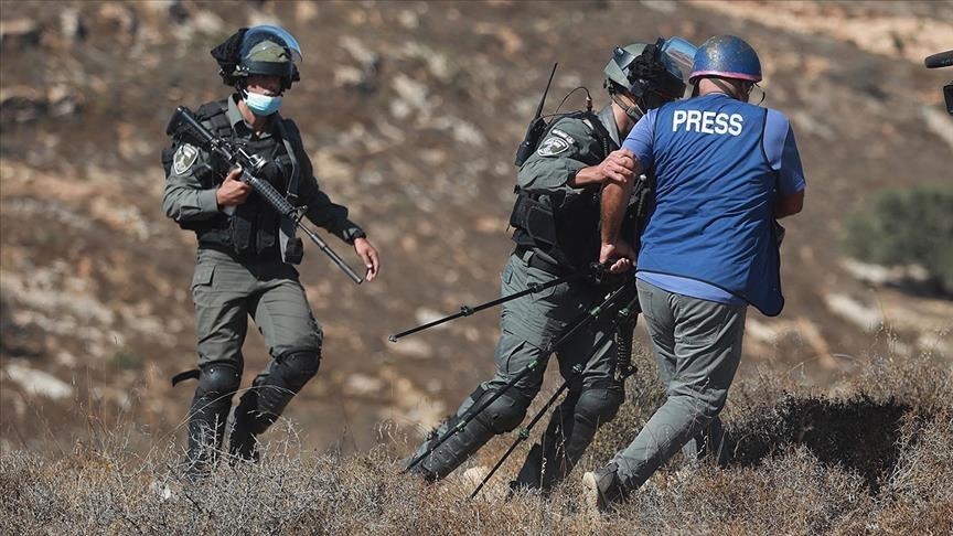 162 انتهاكاً بحق الصحفيين في فلسطين مايو الماضي