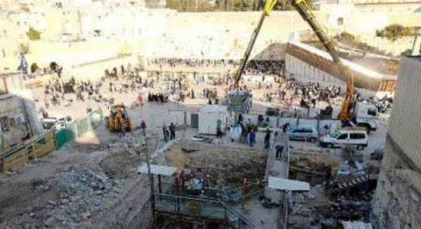 "القدس الدولية" تحذر: حفريات الاحتلال تصدع مصليات الأقصى وواجهاته