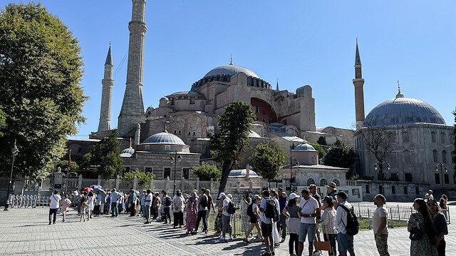 أردوغان: نحمد الله أن رزقنا إعادة فتح آيا صوفيا للعبادة